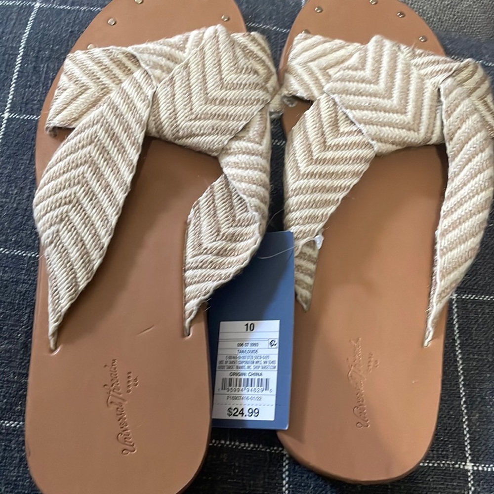 Universal thread sandal size 10